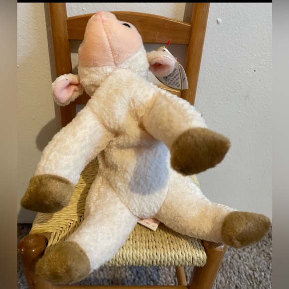 Ty Beanie Babies Ewey The Lamb
birthday March 1 1998 - Picture 5 of 10